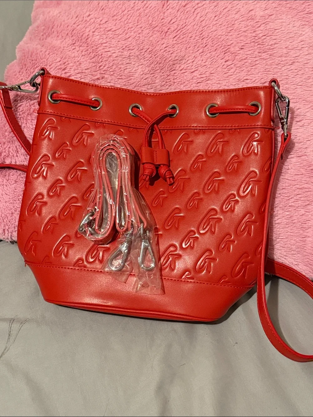 Glamoholic Lifestyle bold red